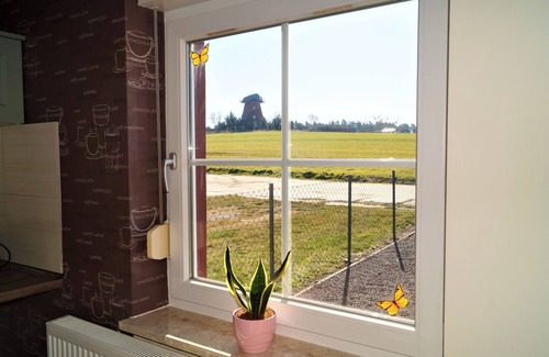 Neukalen House | Bungalow 'Ferienwohnung Naturblick' with Private Terrace, Private Garden and Wi-Fi