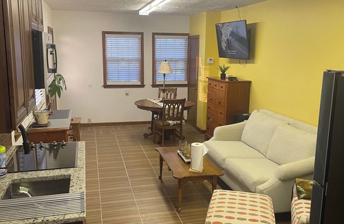 Lithonia House | Bungalow for 2 near all of metro Atlanta major events. 20 minutes from downtown.