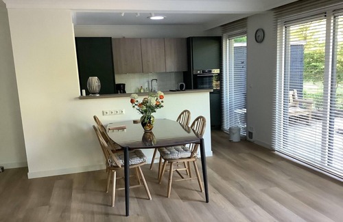 Erm House | Bungalow in Drenthe near Forest & Lake