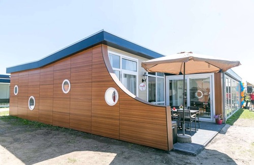 's-Gravenzande House | Bungalow in Netherlands with Garden Terrace