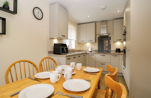 Ross-on-Wye House | BUNGALOW - NO. 37, family friendly, with a garden in Ross-On-Wye