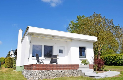 Altefaehr House | Bungalow 'Sundblick' with Sea View, Private Terrace and Wi-Fi