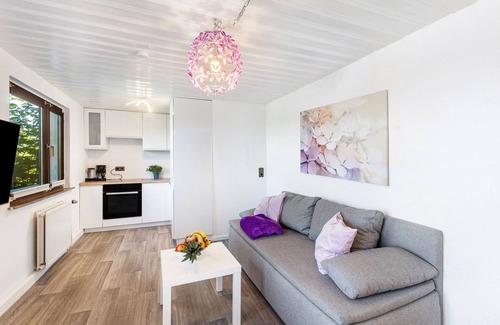 Niedenstein House | Bungalow 'The View' with Mountain View, Private Terrace and Wi-Fi