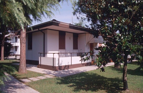 Ronchi Di Campanile House | Bungalow with outdoor pool and air conditioning