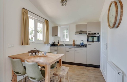 Uden House | Bungalow with a terrace at Bedafse Bergen