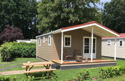 Uden House | Bungalow with a terrace at Bedafse Bergen