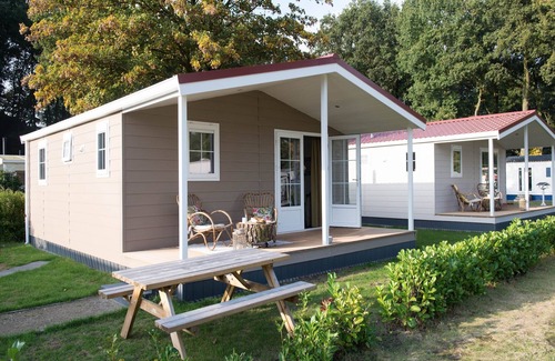Uden House | Bungalow with a terrace at Bedafse Bergen