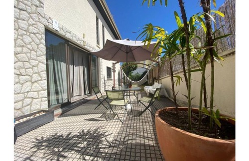 Charneca de Caparica e Sobreda House | Bunker 11 Surf house - A place for travellers made by surfers