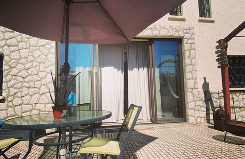 Charneca de Caparica e Sobreda House | Bunker 11 Surf house - A place for travellers made by surfers