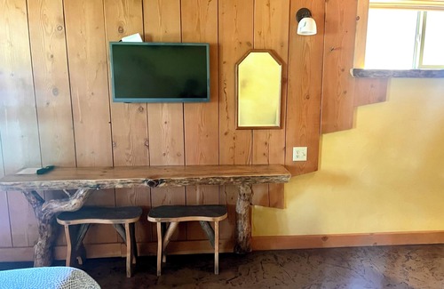 Winthrop Hotel | Bunkhouse Inn-Room 4, Walk to Downtown Winthrop!