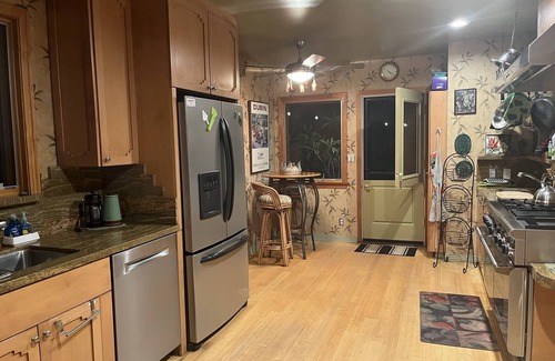 Burbank House | BURBANK FOOTHILLS-Monthly, Yearly—Pool&Spa, Pets, Solar, 3BR, 2BA