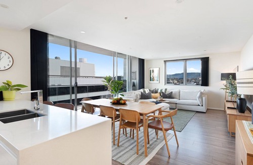 Wollongong Apartment | Burelli Beauty – stylish, central apartment near beach, surfing, national parks, family activities