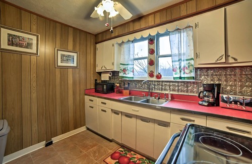 Colliers House | Burgettstown Home - 7 Mi. to KeyBank Pavilion