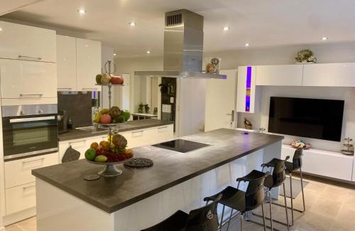 Region Hannover District Apartment | Burgwedel City, business and family, 6 people