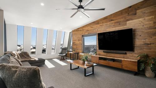 Hotham Heights Ski Chalet | Burramungee - 5 Bedroom Chalet