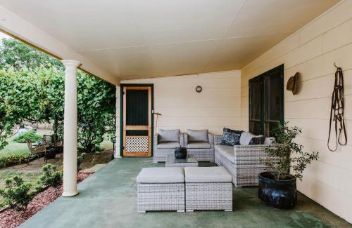 Central Mudgee House | Burrundulla Farmhouse - Tranquil Country Allure