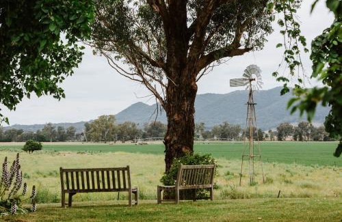 Central Mudgee House | Burrundulla Farmhouse - Tranquil Country Allure