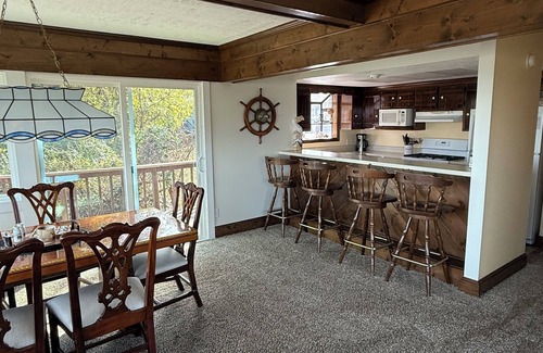 Spring Grove House | Busch Gardens-Williamsburg-Fishing-Cornhole-Deck-River View- FIRE TABLE!