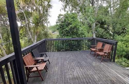 Cockle Bay Apartment | Bush Setting-Large 1 Bedroom Apartment