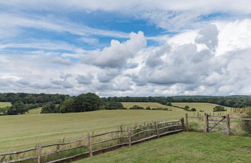 Chiddingstone Hoath House | Bushes Oast by Bloom Stays