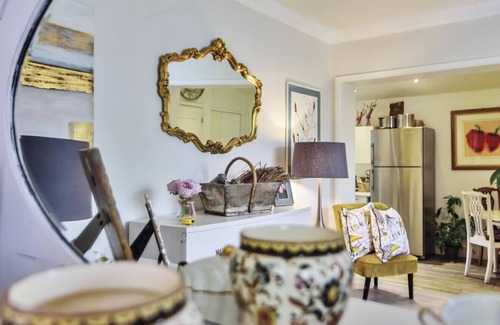 Bushey Cottage | Bushey Character 2 Bedroom self contained Cottage with own Driveway and Garden