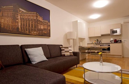 Schottenfeld Apartment | Business Balcony Apartment Neubau