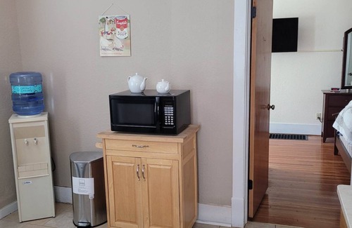Jefferson City Apartment | Business or Pleasure - a perfect and cozy get-away!