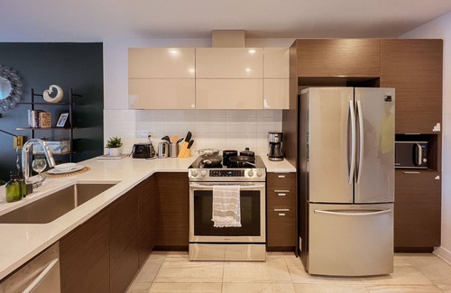 Cote-Des-Neiges—Notre-Dame-De-Grace House | Business *Private Office*Gym*1 Gbps WIFI*Parking