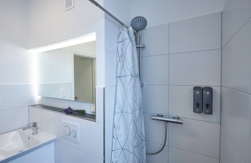 Offenbach am Main Apartment | Business studio apartment in a modern boarding house - public transport connection - free bikes
