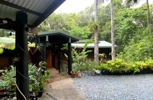 Cow Bay House | BUTTERFLY BEND - 3 Bedroom Daintree Beach House