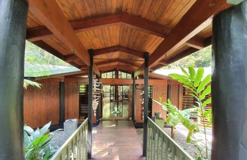 Cow Bay House | BUTTERFLY BEND - 3 Bedroom Daintree Beach House