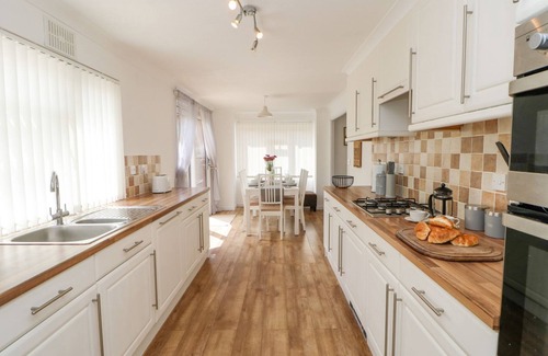 Tunstall Cottage | BUTTERFLY LODGE, pet friendly in Catterick, North Yorkshire