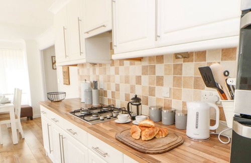 Tunstall Cottage | BUTTERFLY LODGE, pet friendly in Catterick, North Yorkshire