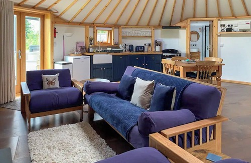 Irstead Cottage | Butterfly Roundhouse