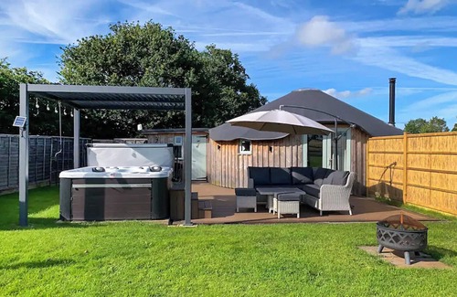 Irstead Cottage | Butterfly Roundhouse
