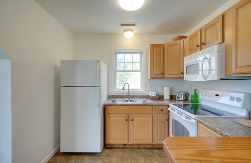 Buxton Apartment | Buxton Apartment ~ 2 Mi to Lighthouse Beach!