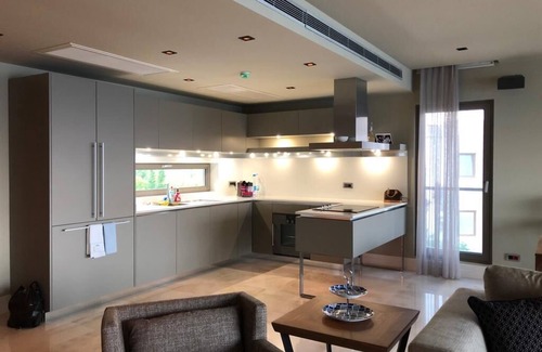 Bodrum City Center House | BV-175 Bodrum Bitezde Denize Sıfır ve Plaj İşetmesi Olan Lüx Daire