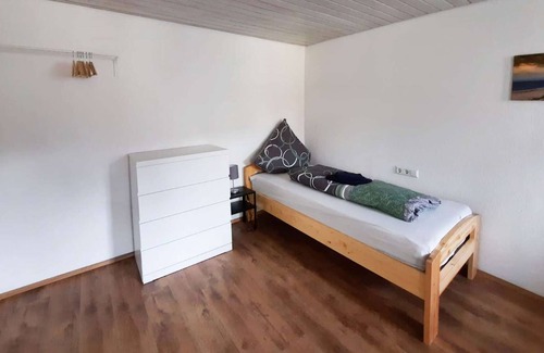 Unterboihingen Apartment | Bw33 Schöne Ferienwohnung mit 3 Schlafzimmern & Wlan