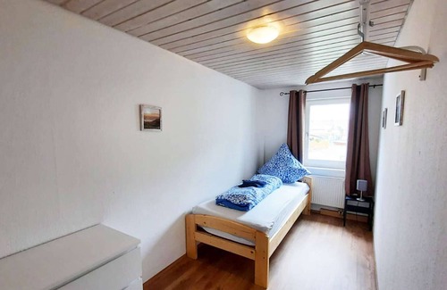 Unterboihingen Apartment | Bw33 Schöne Ferienwohnung mit 3 Schlafzimmern & Wlan