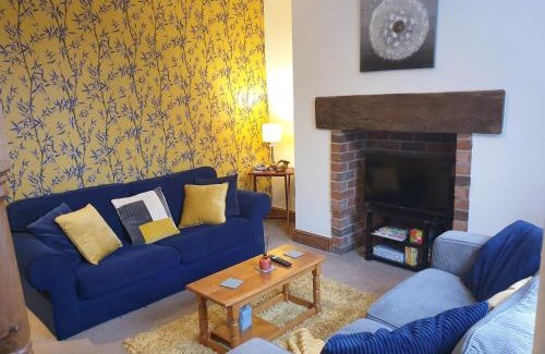 Coedpoeth House | Bwthyn Bach (Tiny Cottage)