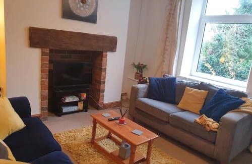 Coedpoeth House | Bwthyn Bach (Tiny Cottage)