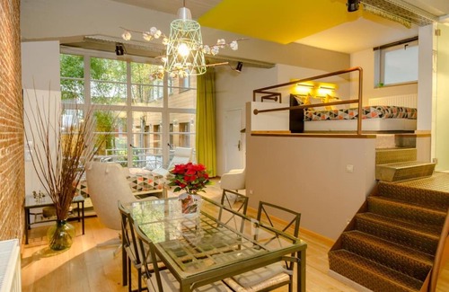 Lower Town House | BXLROOM Guesthouse
