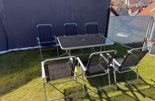 Nedvezi u Rican Apartment | Byt apartman 72m2 private garden PARKING FREE