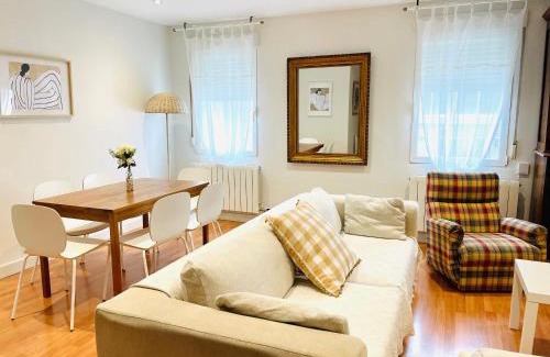 Burgos Apartment | Cálido y acogedor en el centro de Burgos con Parking privado