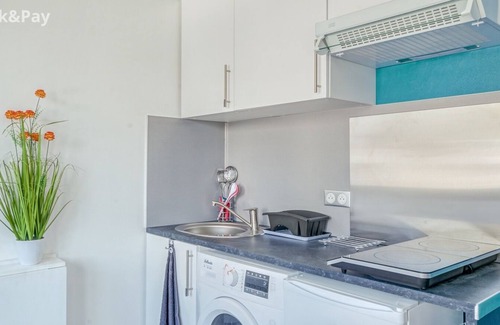 Limoges Apartment | Céanothe-inviri. Studio Mairie. Parking Privatif