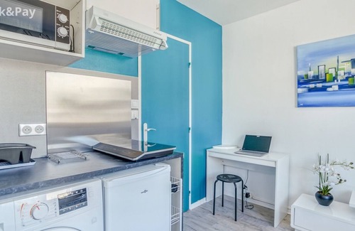 Limoges Apartment | Céanothe-inviri. Studio Mairie. Parking Privatif
