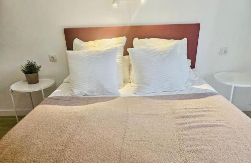 Capuchinos Apartment | Céntrico piso con 2 camas de matrimonio y parking