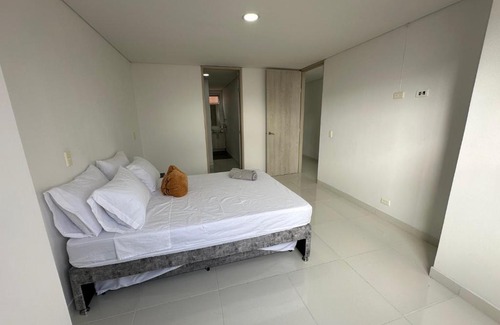 La America Apartment | Cómodo ~ Moderno apartamento al frente del éxito de Laureles 10 personas