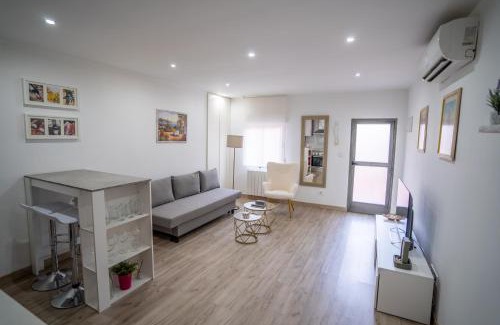 Barajas Apartment | Cómodo piso cerca del Aeropuerto by beBalmy