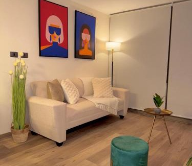 Downtown Santiago Apartment | Cómodo y amplio depa con estacionamiento